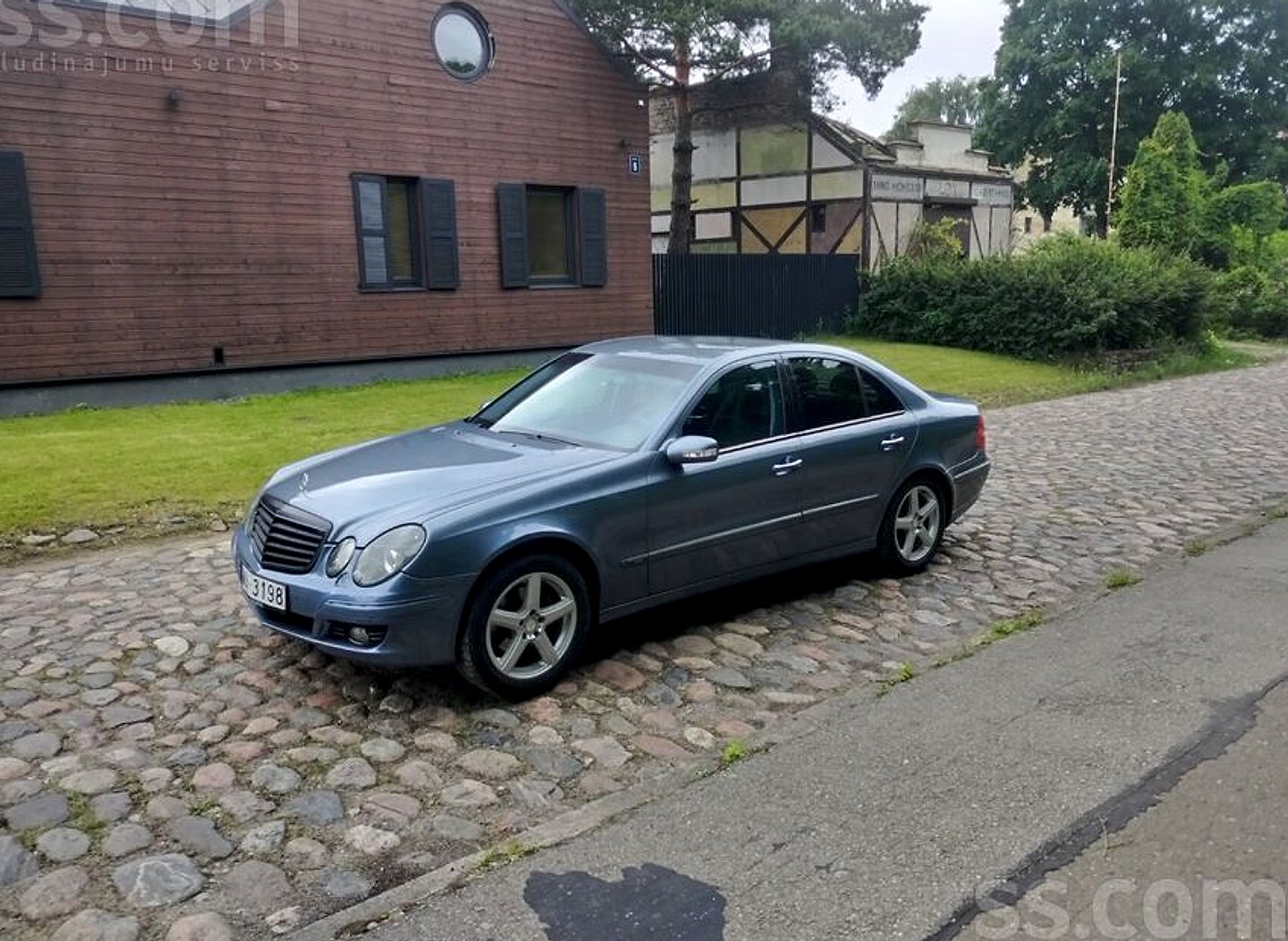 Mercedes-Benz E270 — foto 3