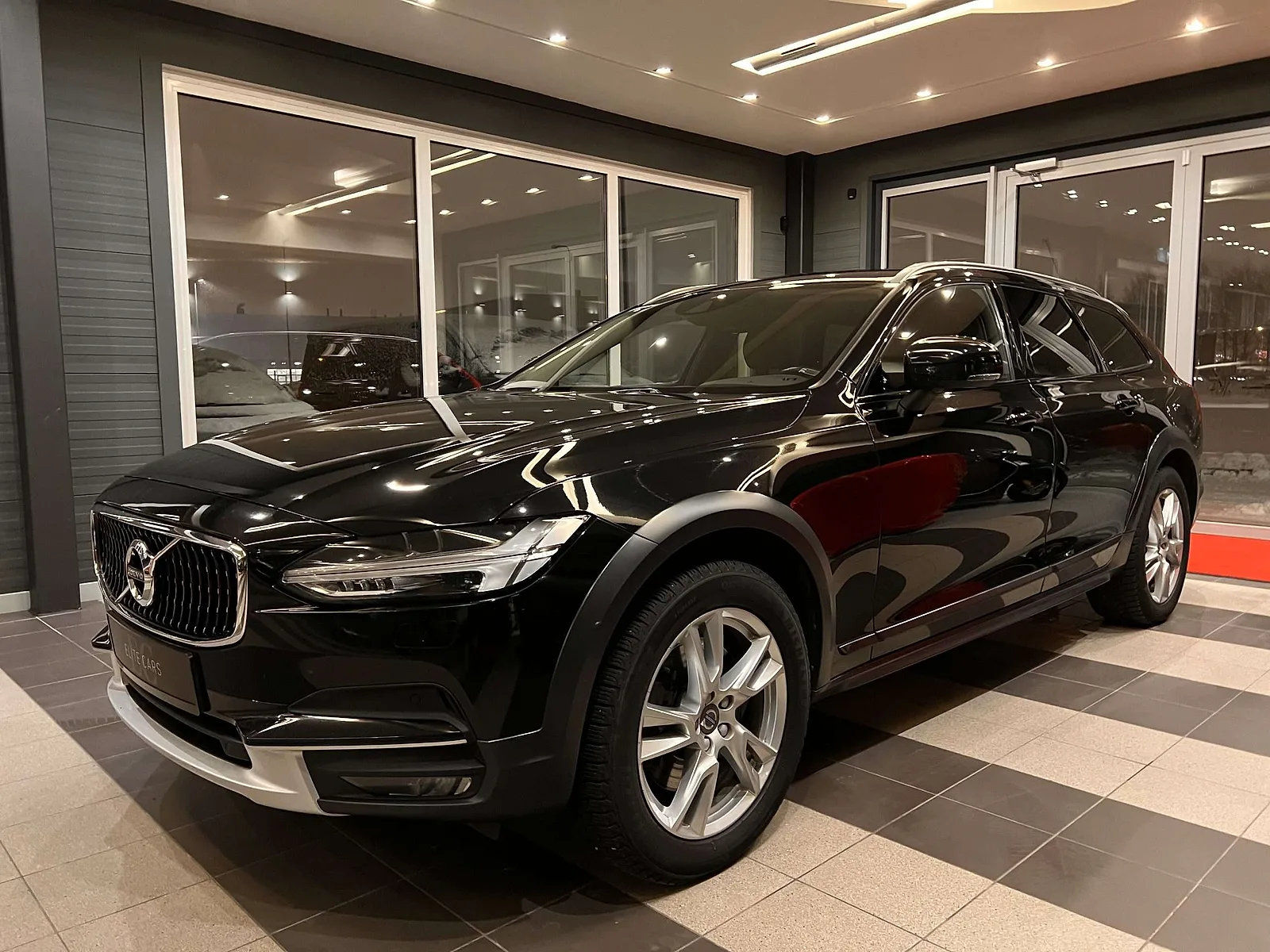 Volvo V90 Cross Country, 2017. gads