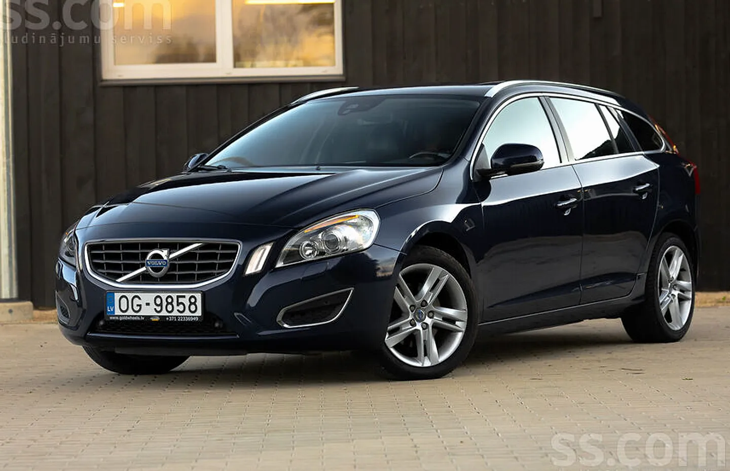 Volvo V60, 2011. gads