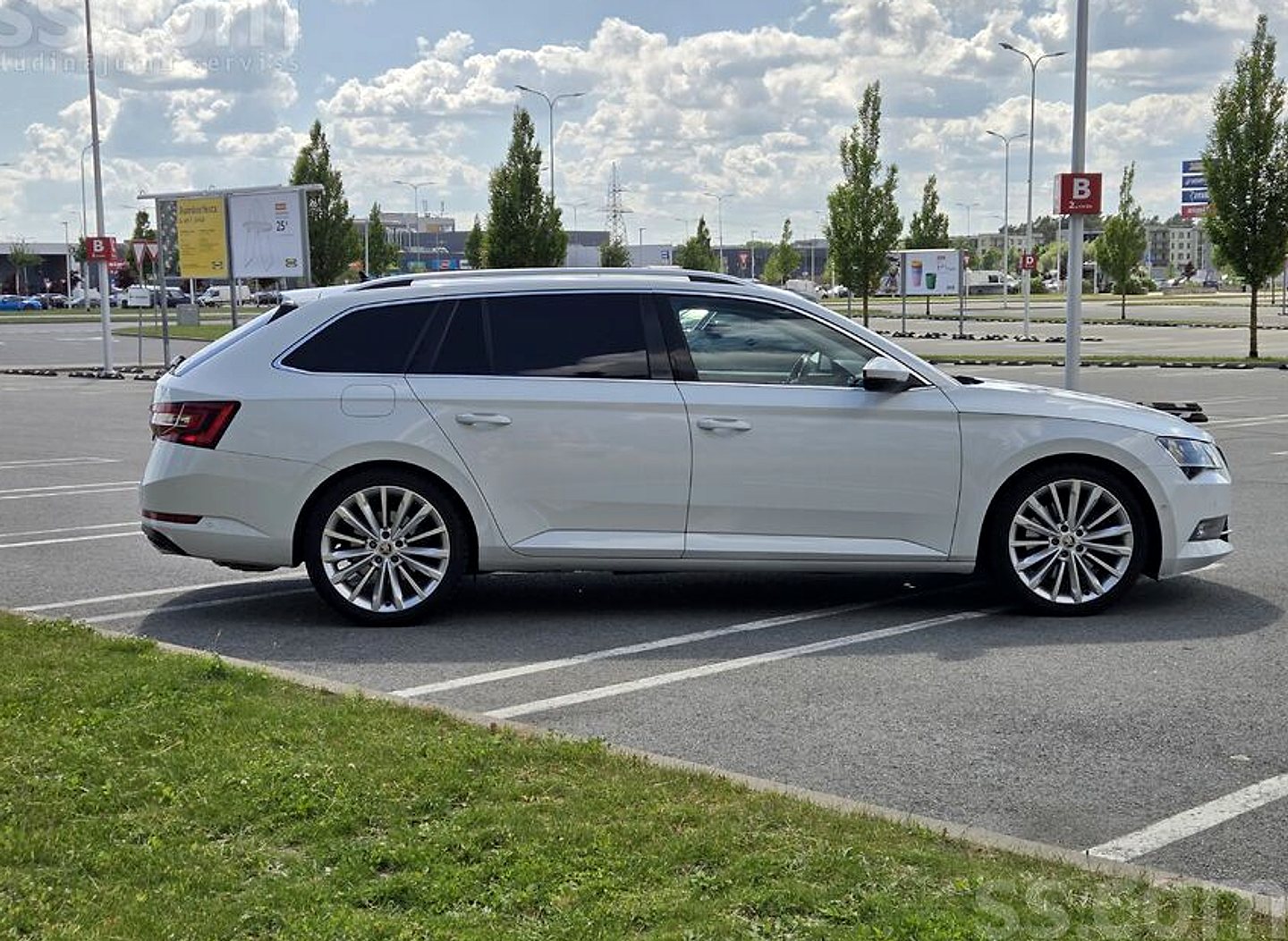 Škoda Superb — foto 2