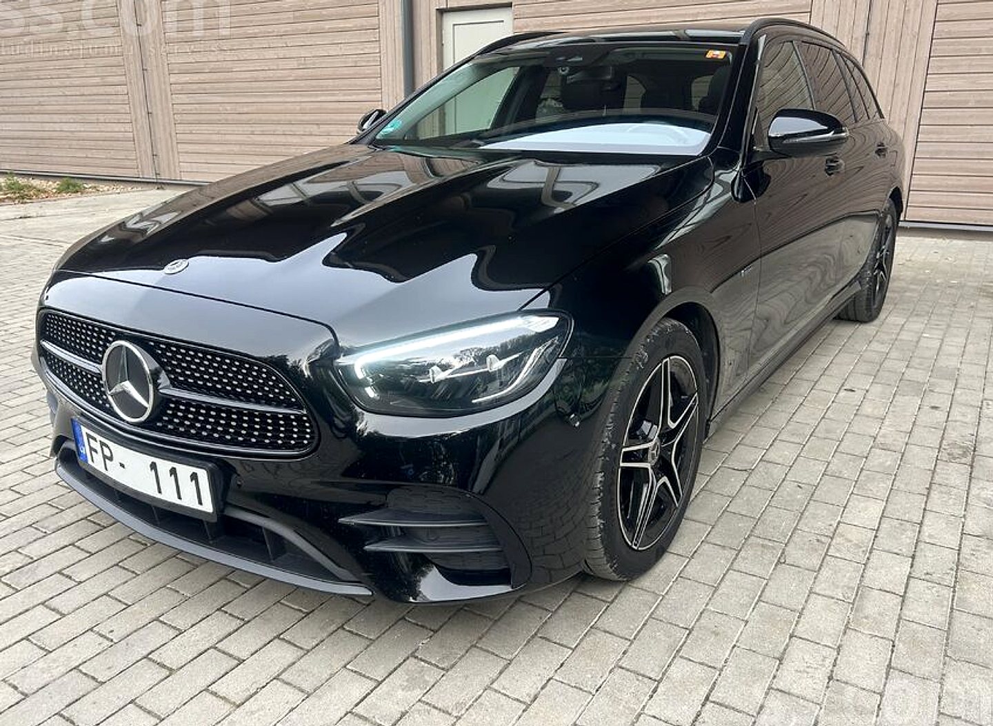 Mercedes-Benz E300 — foto 6