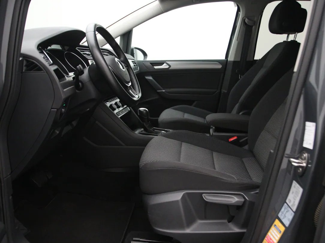 Volkswagen Touran — foto 5