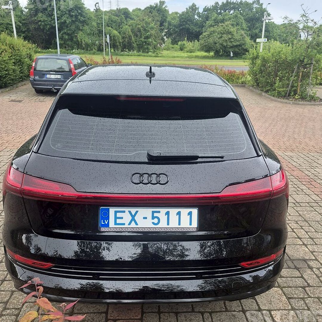 Audi E-tron — foto 6