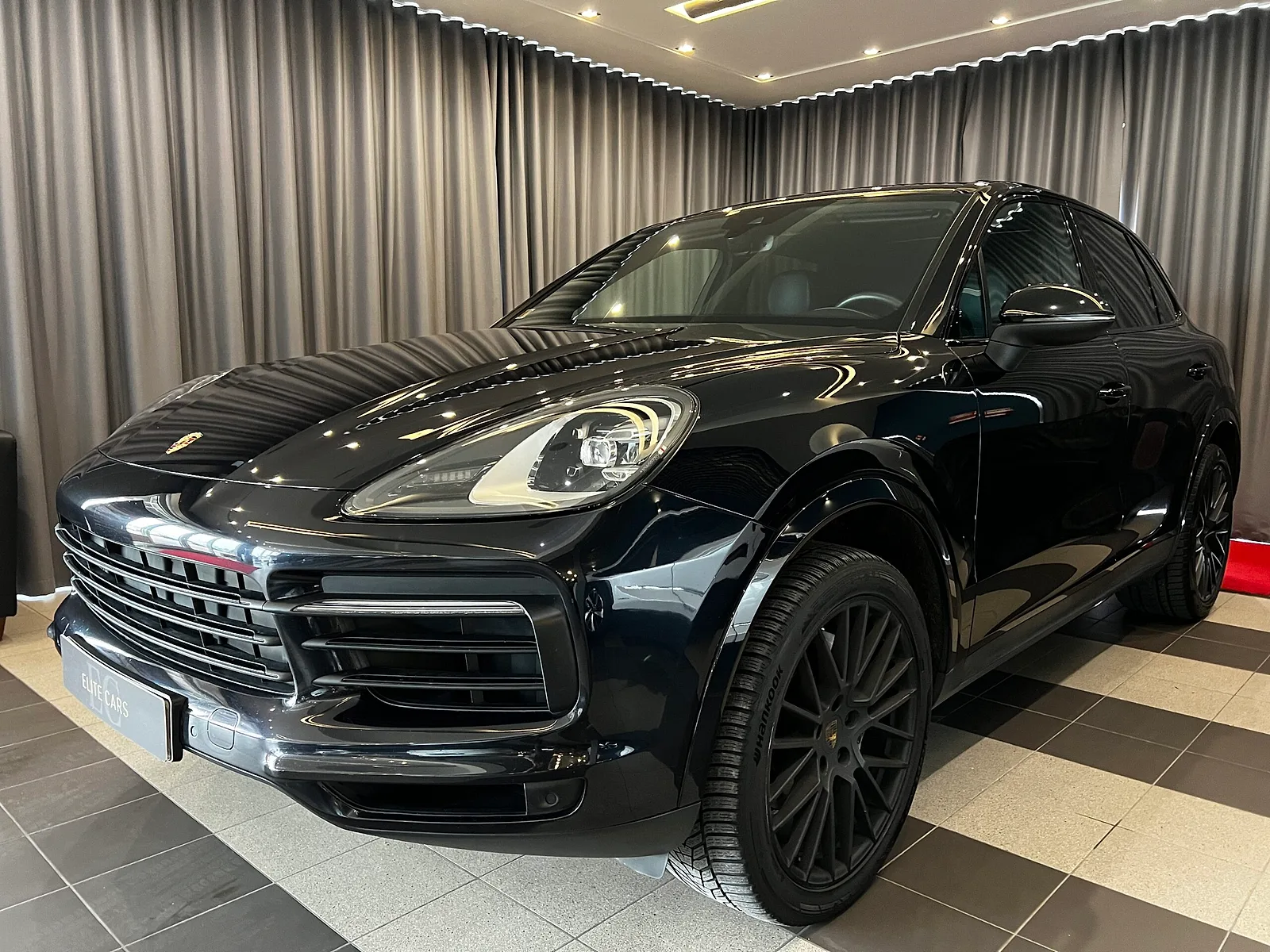 Porsche Cayenne, 2017. gads