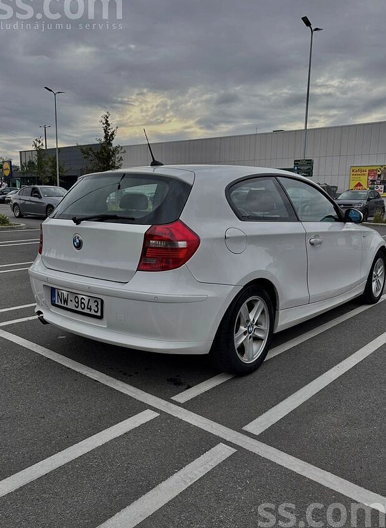 BMW 118 — foto 4