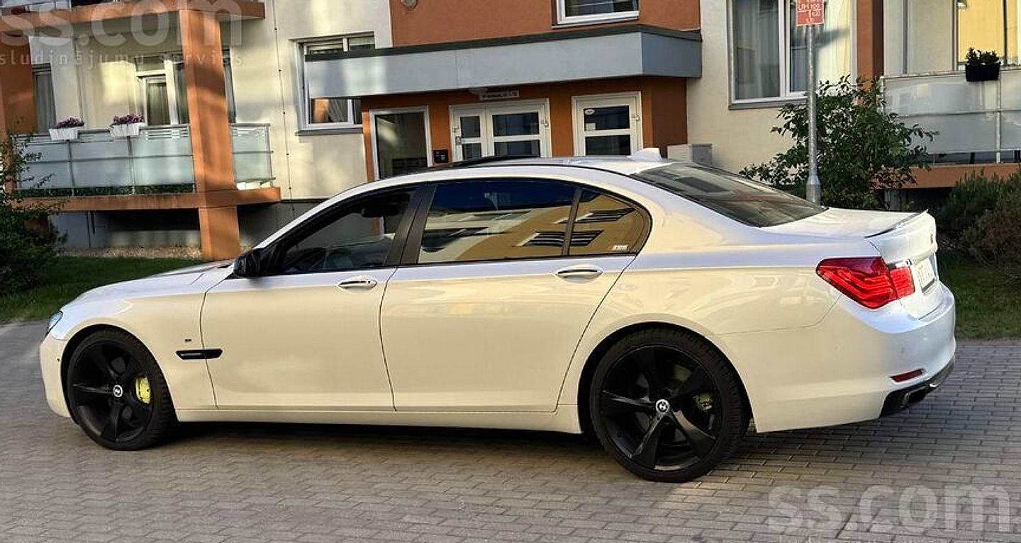 BMW 750 — foto 2