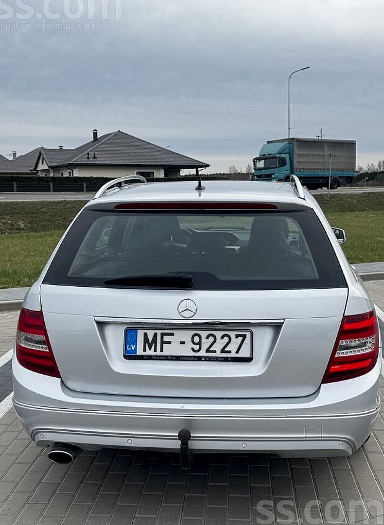 Mercedes-Benz C220 — foto 5