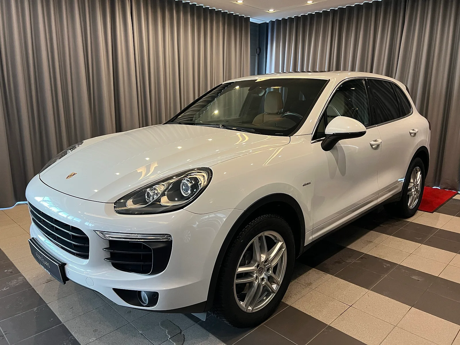 Porsche Cayenne, 2016. gads