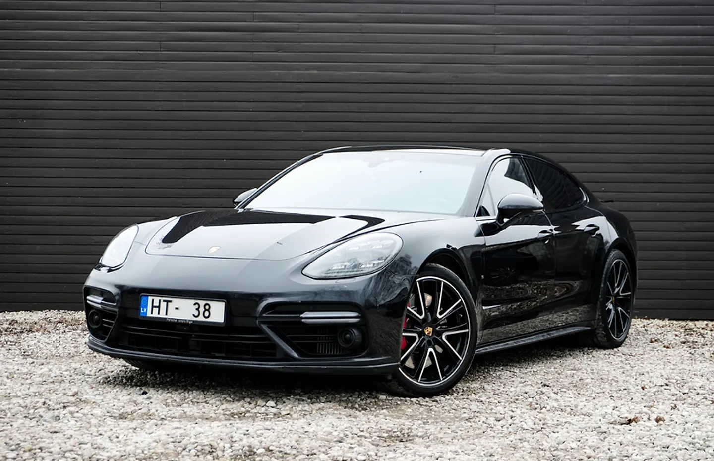 Porsche Panamera, 2017. gads