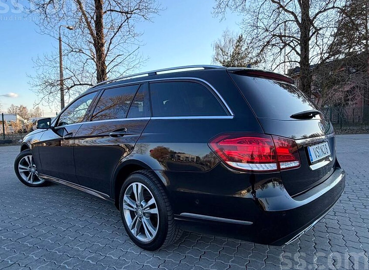 Mercedes-Benz E350 — foto 4