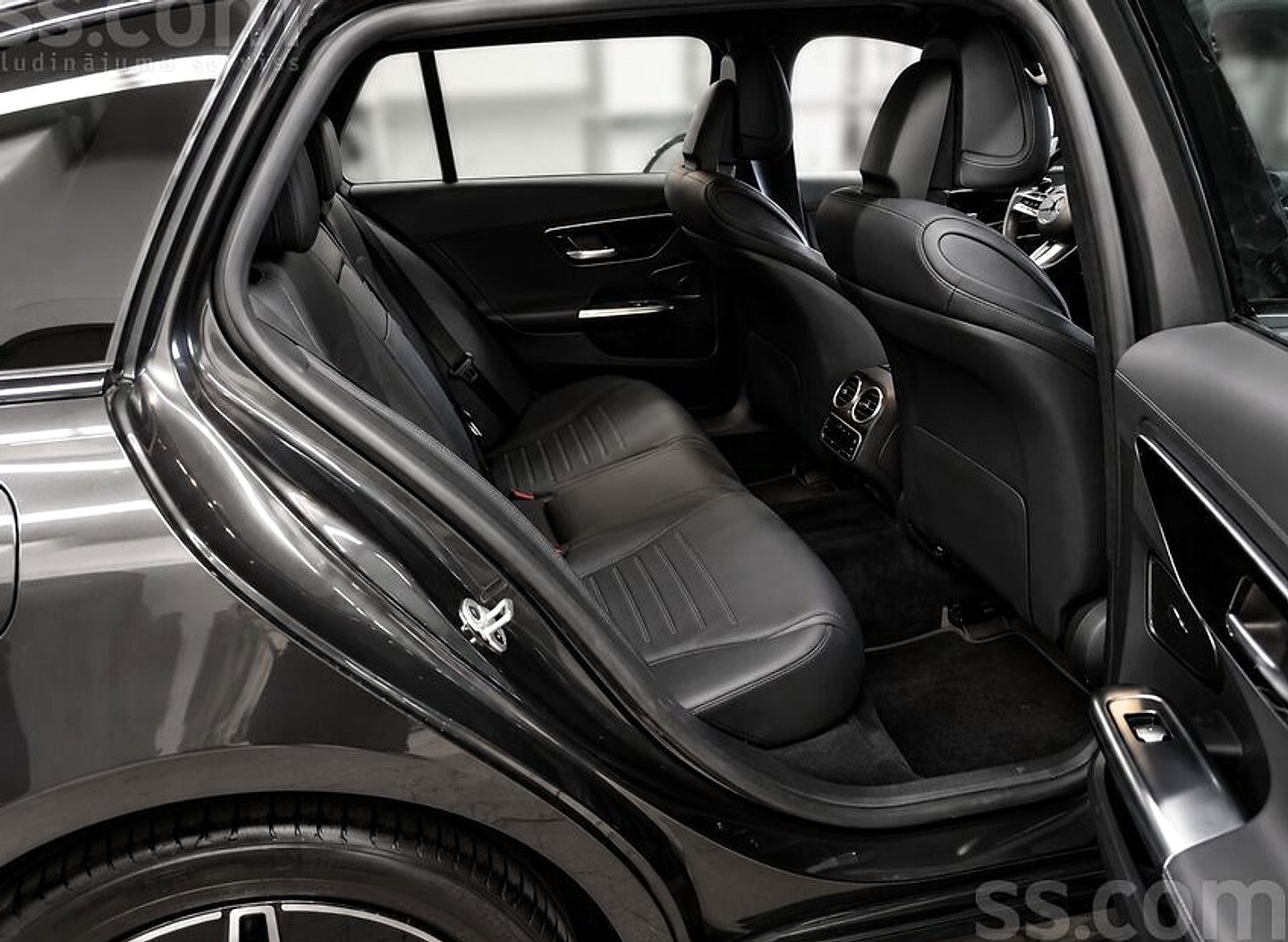 Mercedes-Benz C300 — foto 6