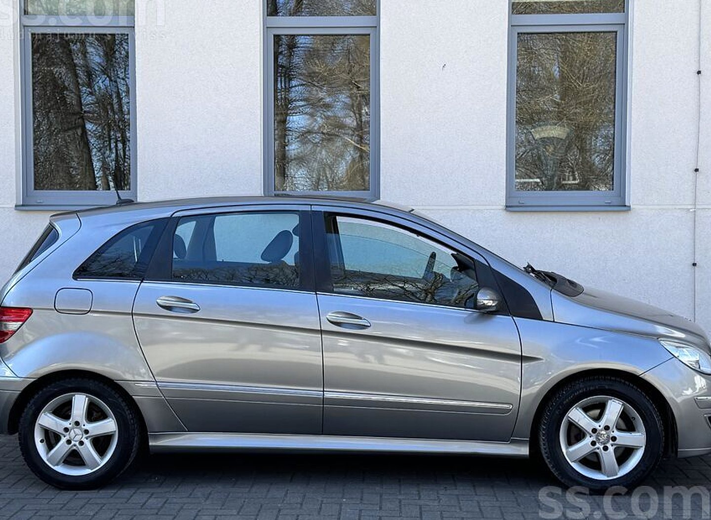 Mercedes-Benz B180 — foto 6