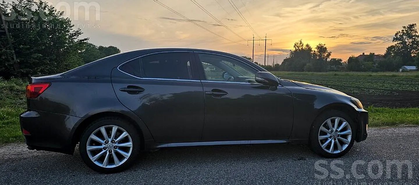 Lexus IS, 2009. gads
