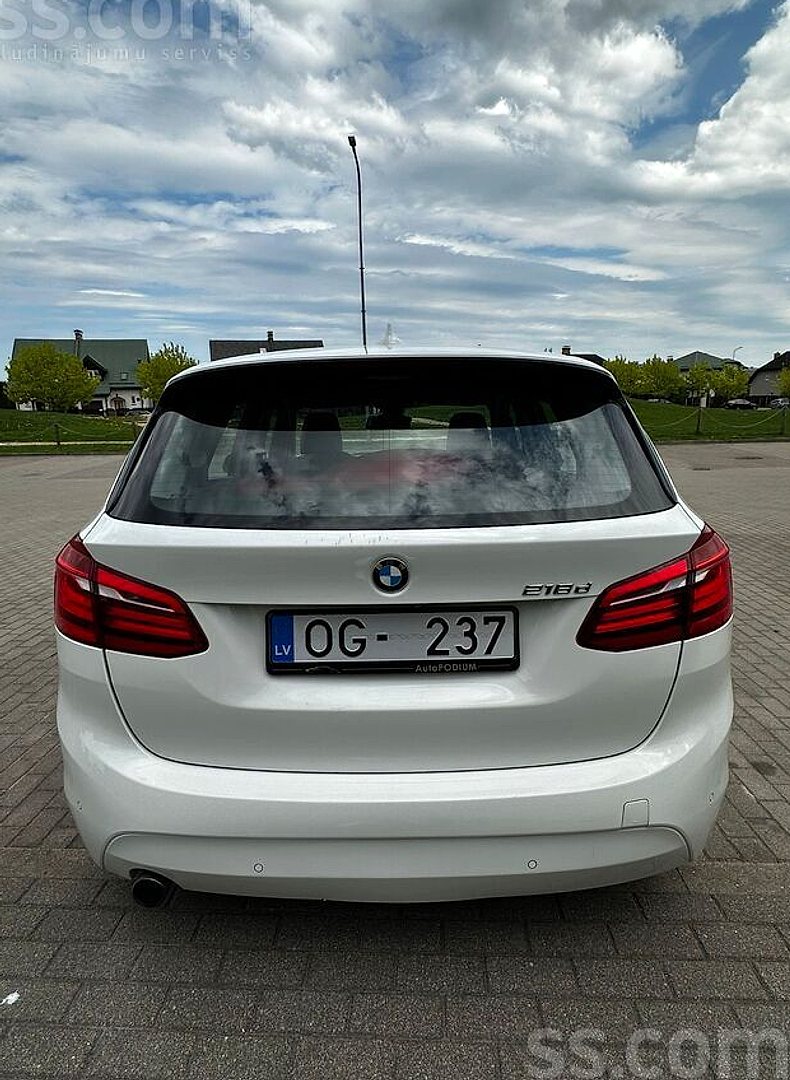 BMW 218 — foto 5