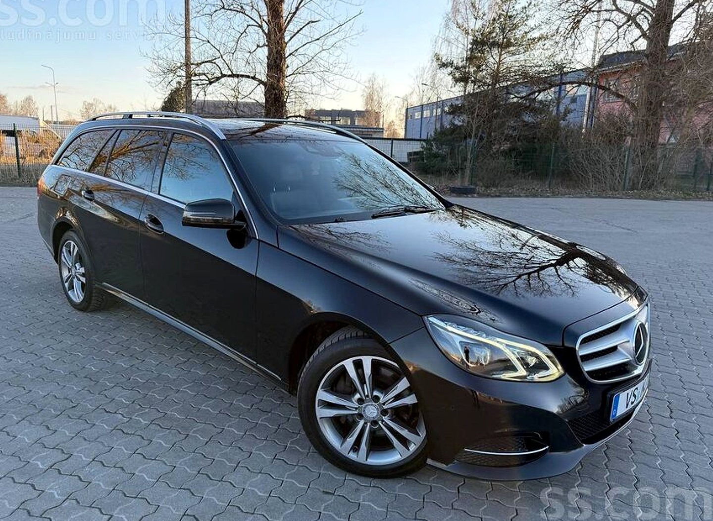 Mercedes-Benz E350 — foto 3