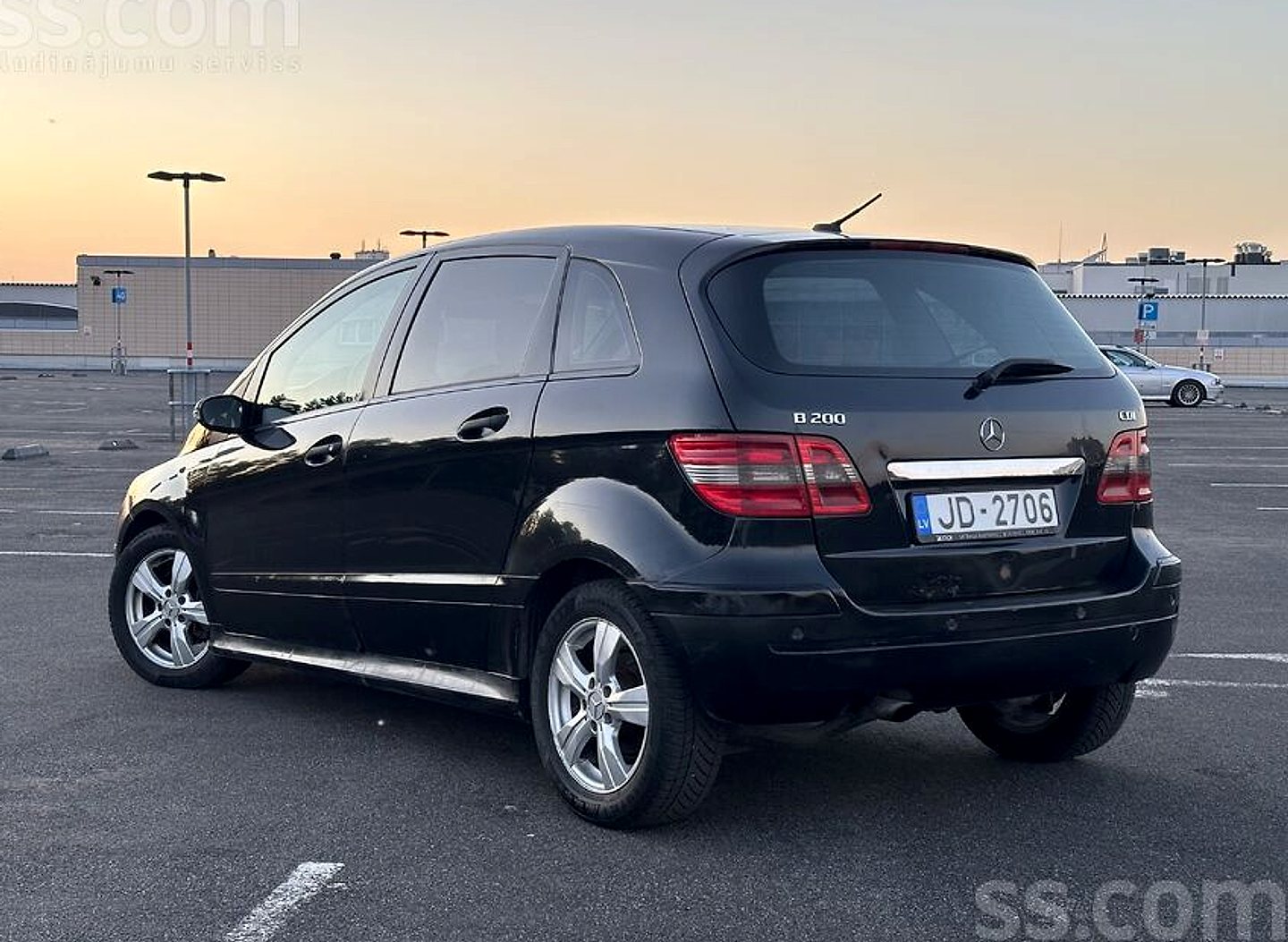 Mercedes-Benz B180 — foto 2