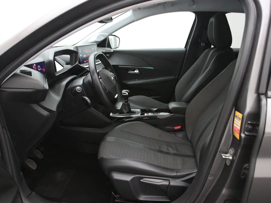 Peugeot 208 — foto 5