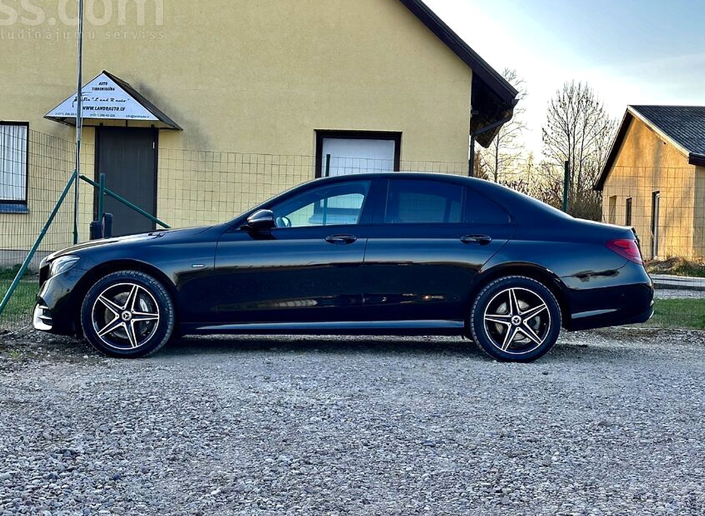 Mercedes-Benz E300 — foto 5