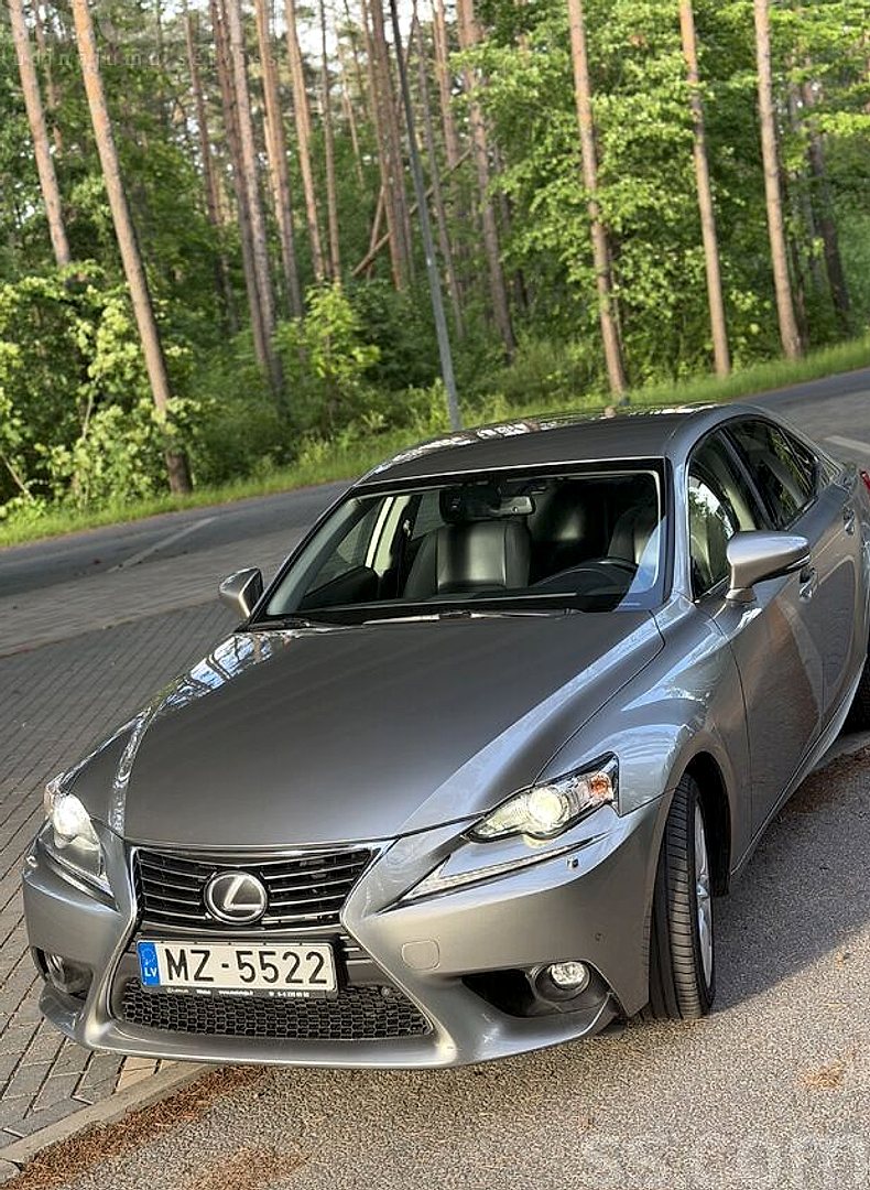 Lexus IS, 2017. gads