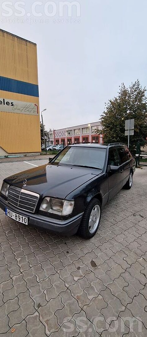 Mercedes-Benz E300 — foto 2