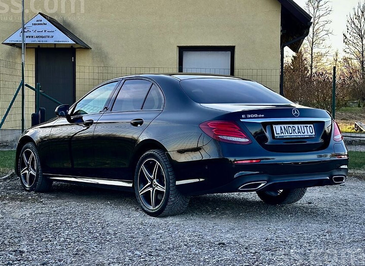 Mercedes-Benz E300 — foto 6