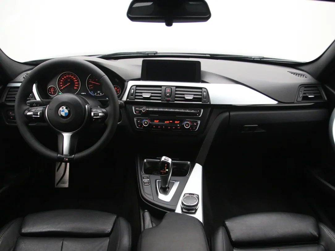 BMW 320 — foto 3