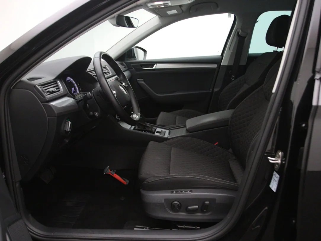 Škoda Superb — foto 5