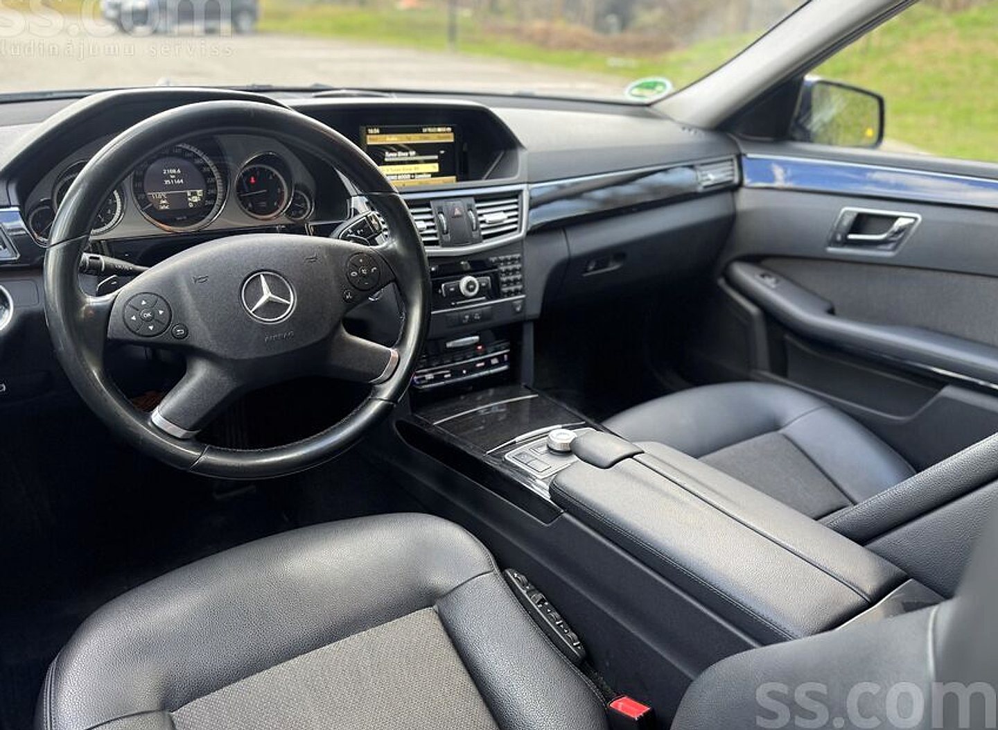 Mercedes-Benz E300 — foto 5