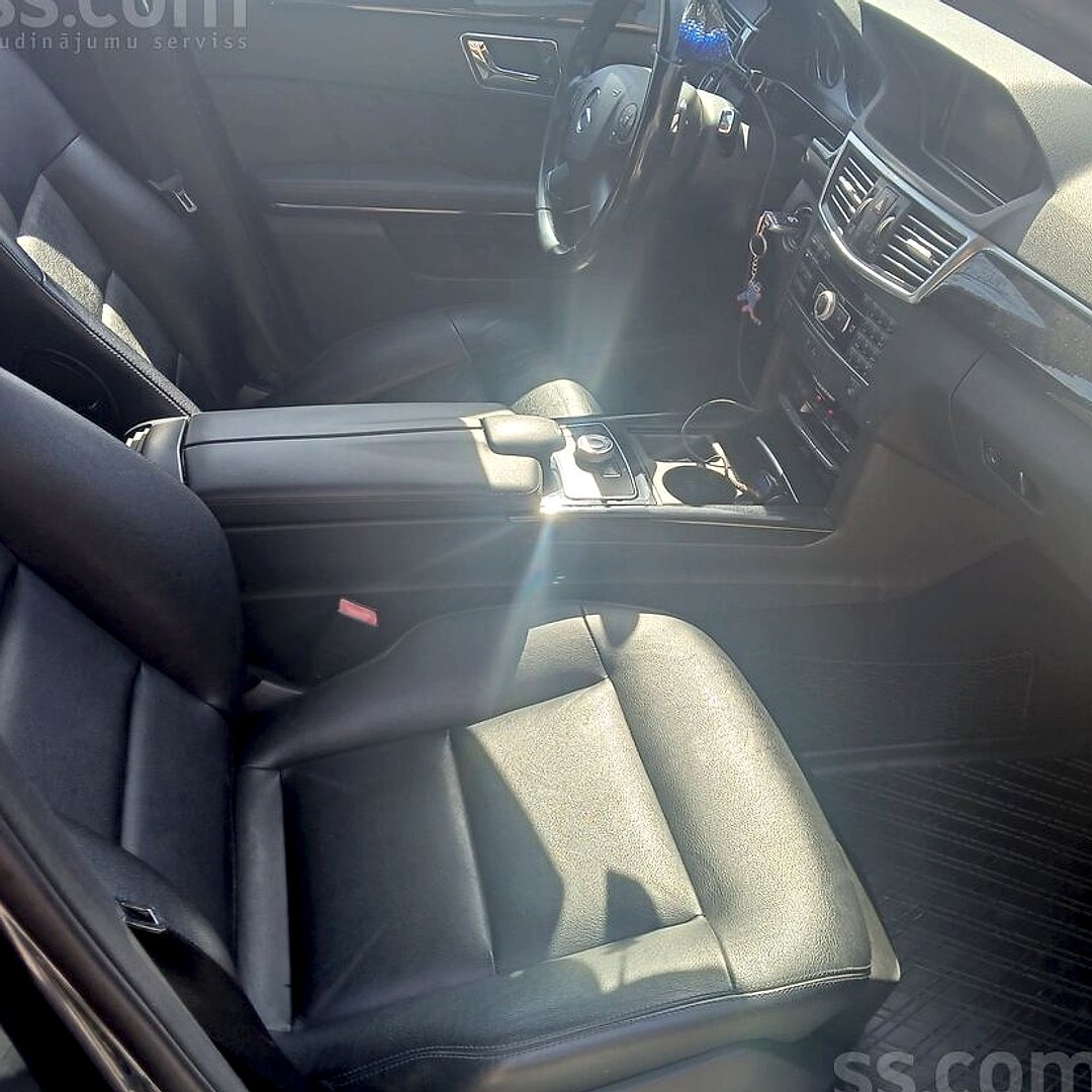 Mercedes-Benz E350 — foto 6