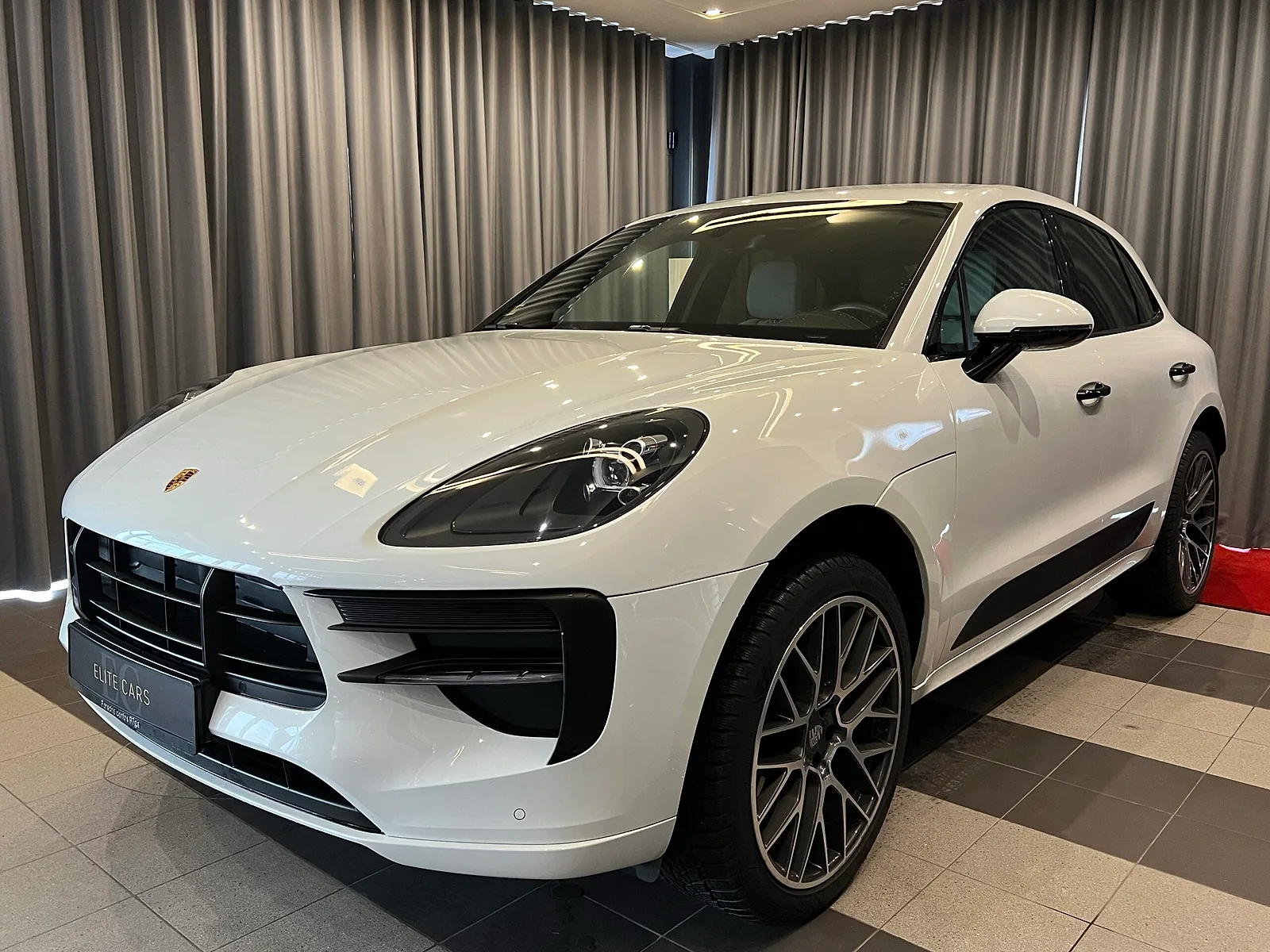 Porsche Macan, 2020. gads