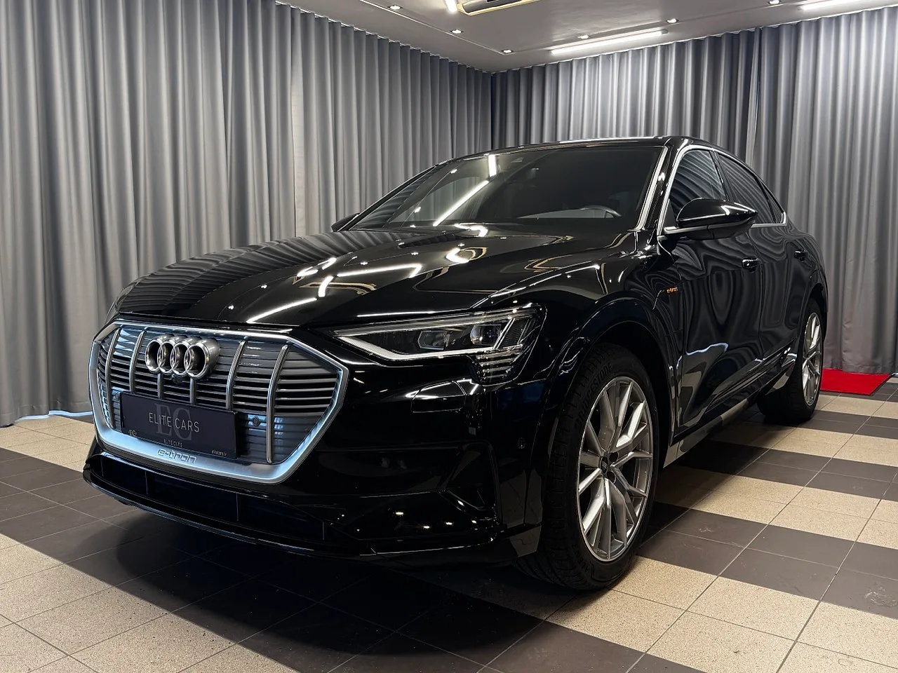 Audi E-Tron 50 Sportsback, 2021. gads