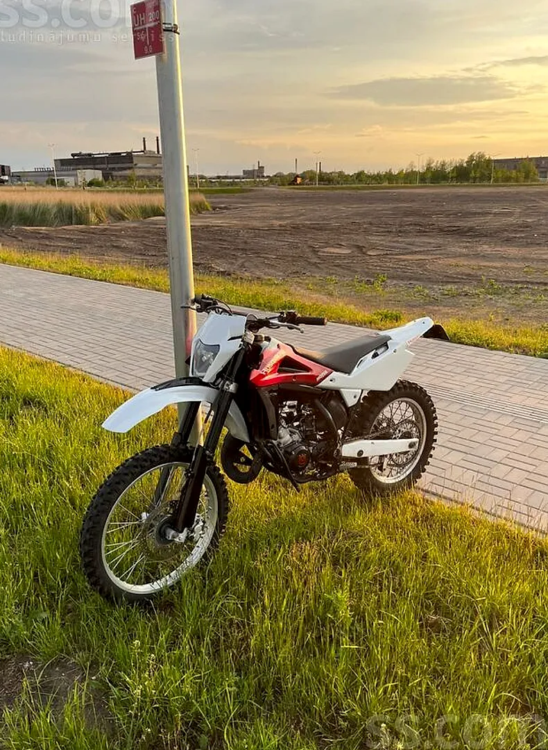 Husqvarna Husqvarna wre, 2001. gads