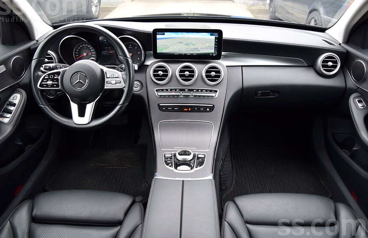 Mercedes-Benz C300 — foto 4