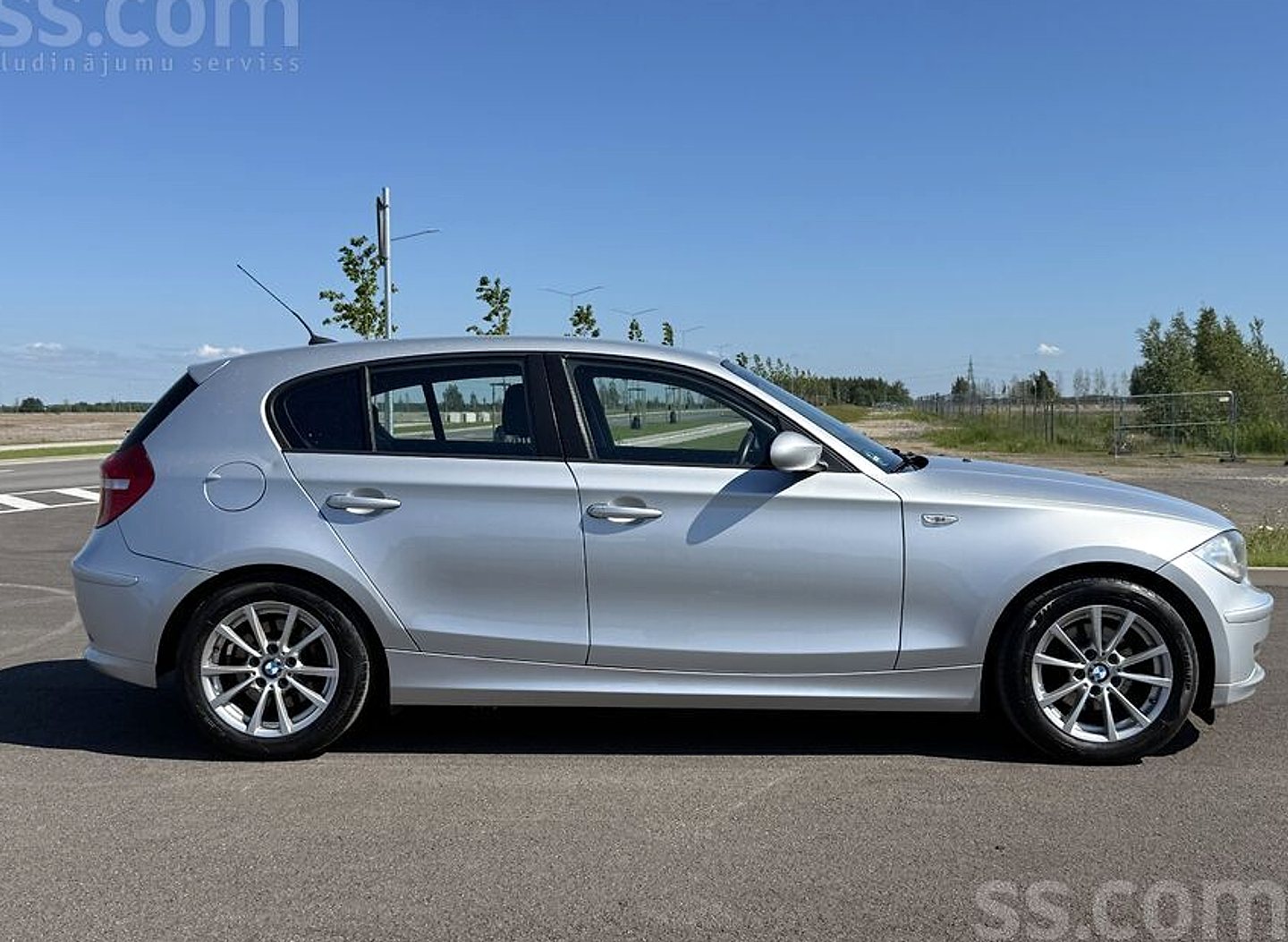 BMW 118 — foto 5
