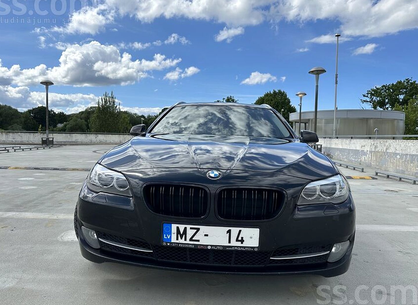 BMW 520 — foto 2