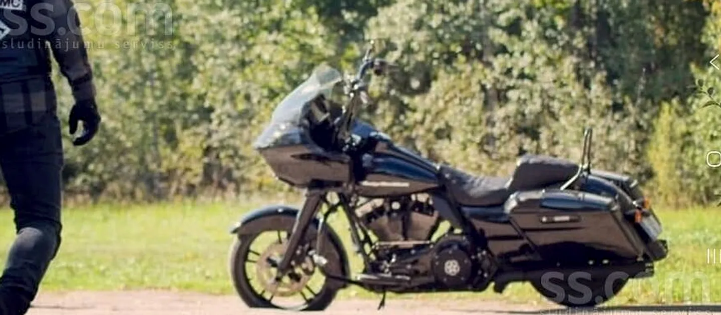 Harley-Davidson Road Glide S, 2015. gads