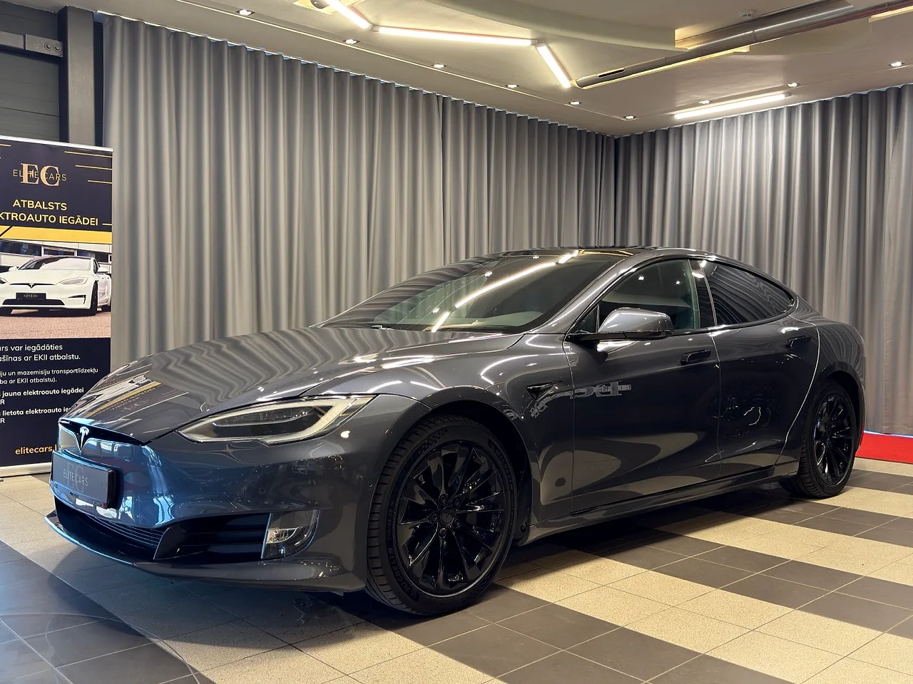 Tesla Model S, 2018. gads