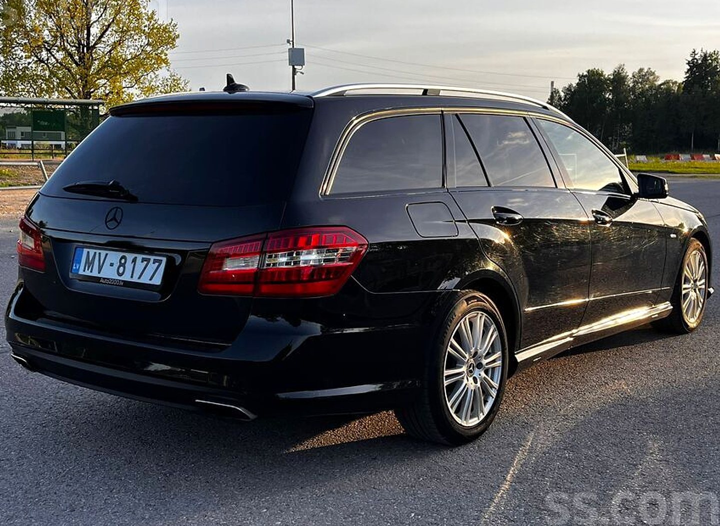 Mercedes-Benz E300 — foto 5