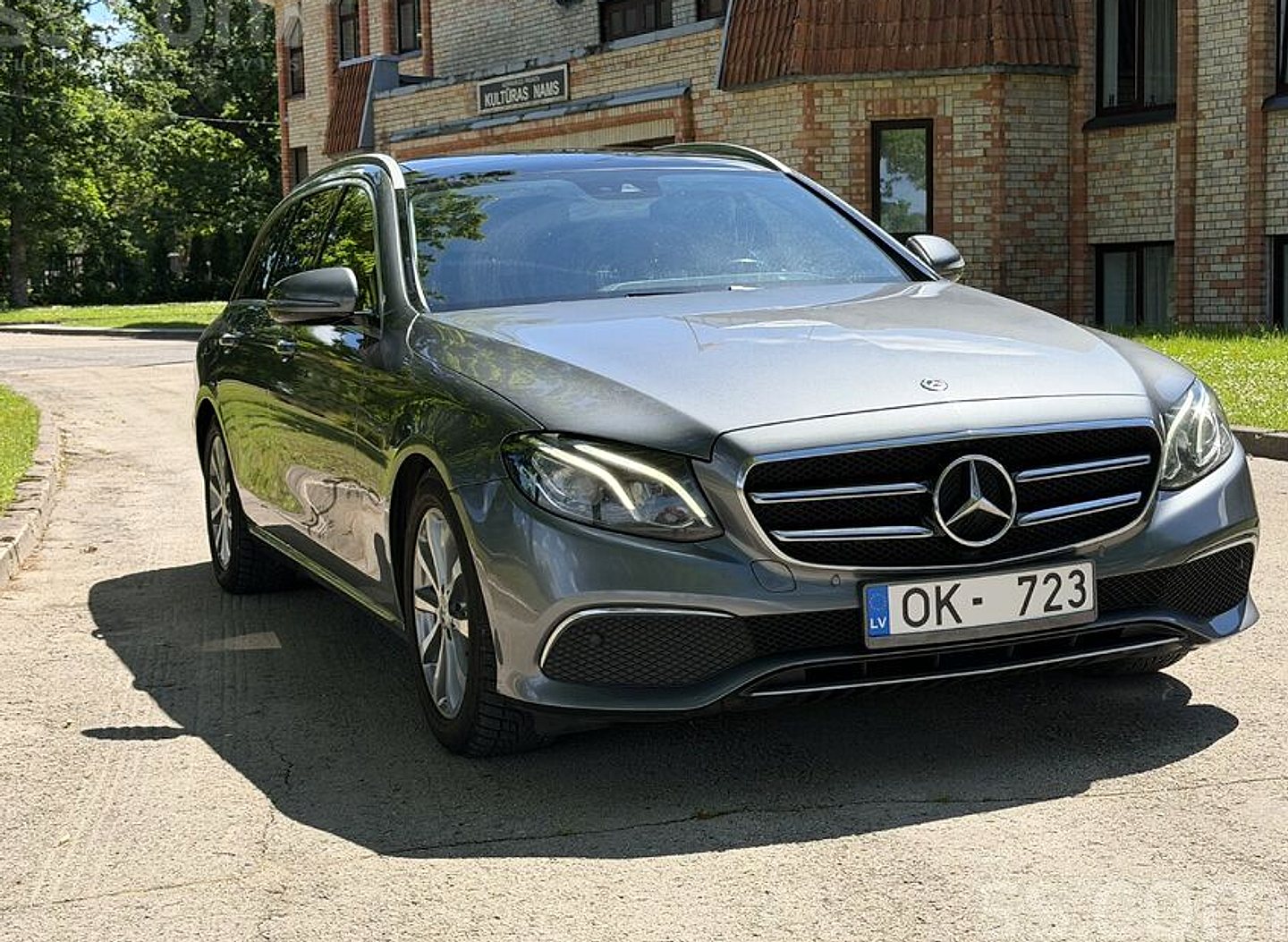 Mercedes-Benz E200 — foto 3