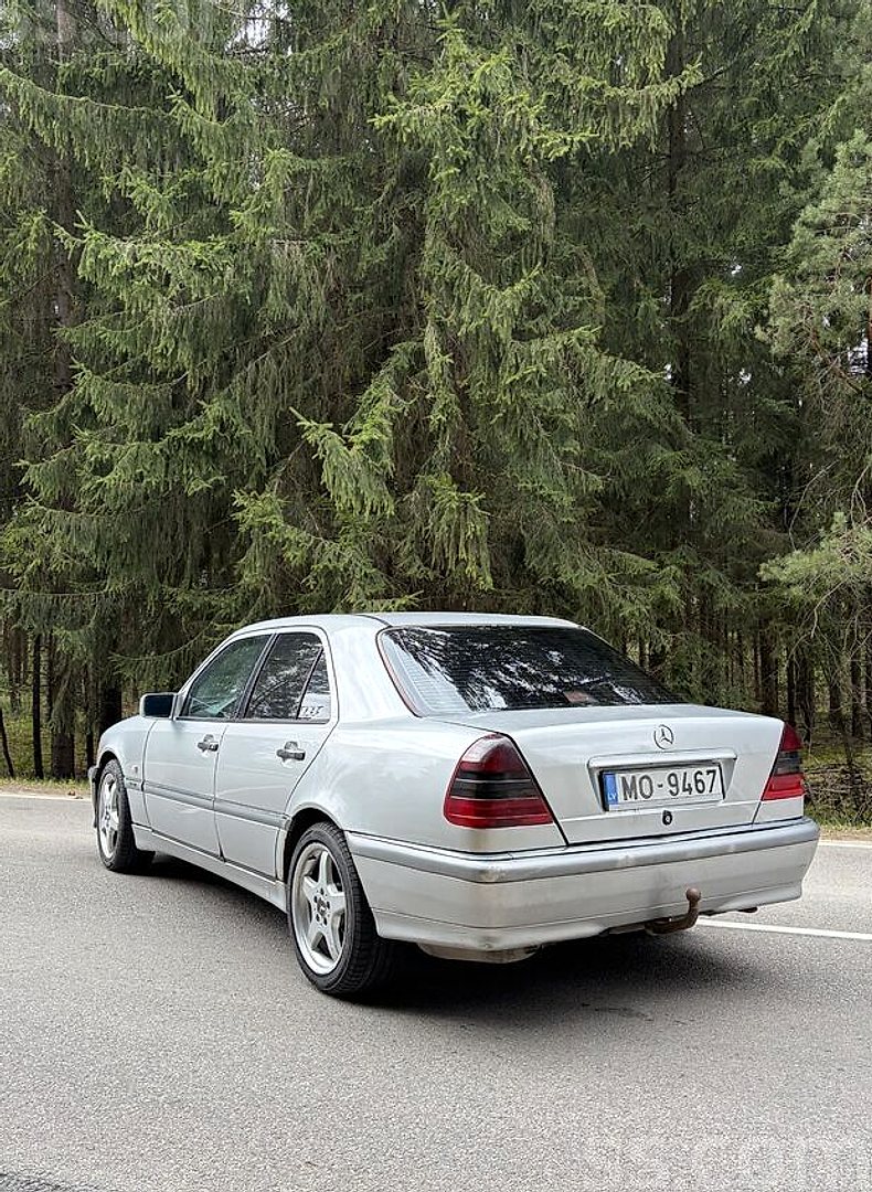 Mercedes-Benz C220 — foto 4