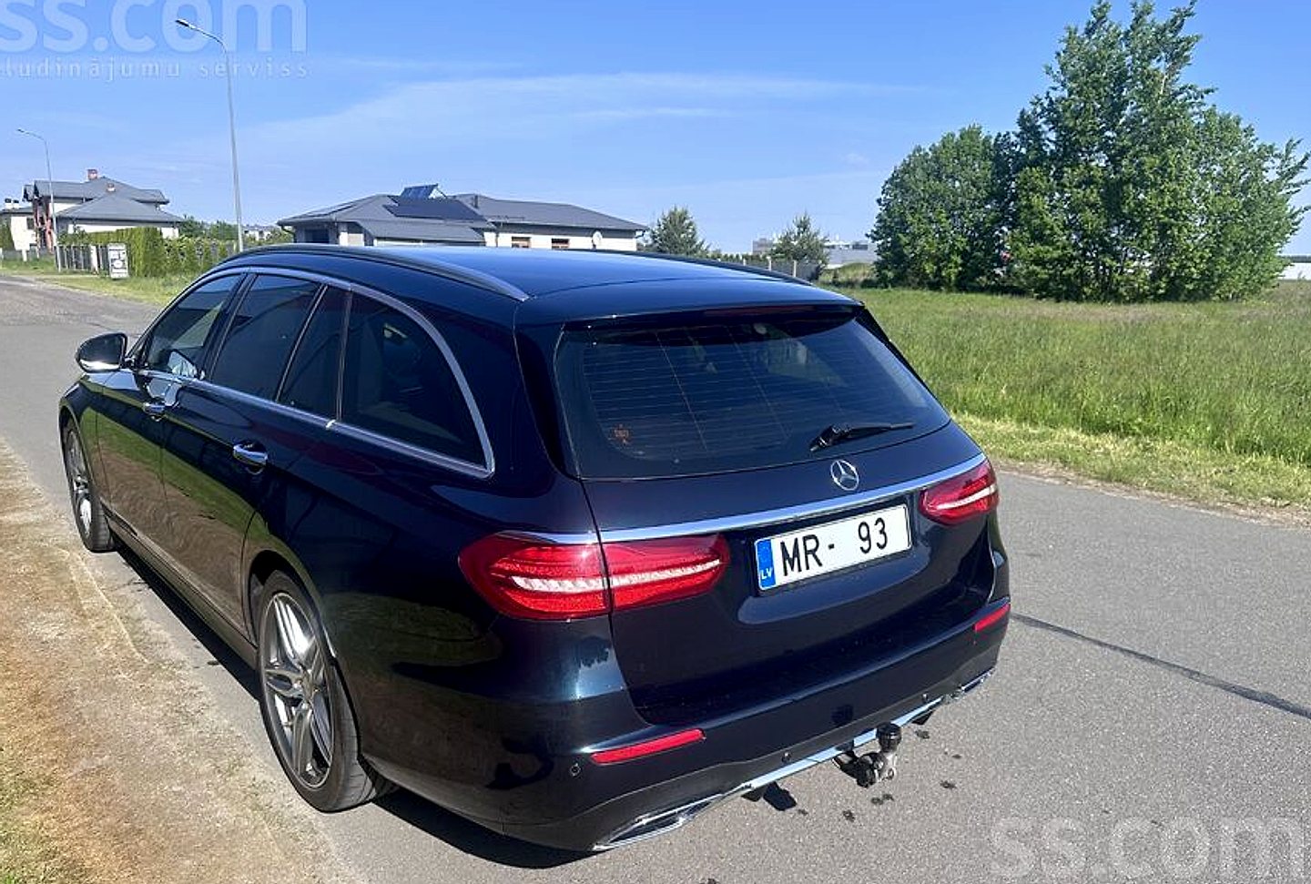 Mercedes-Benz E220 — foto 6