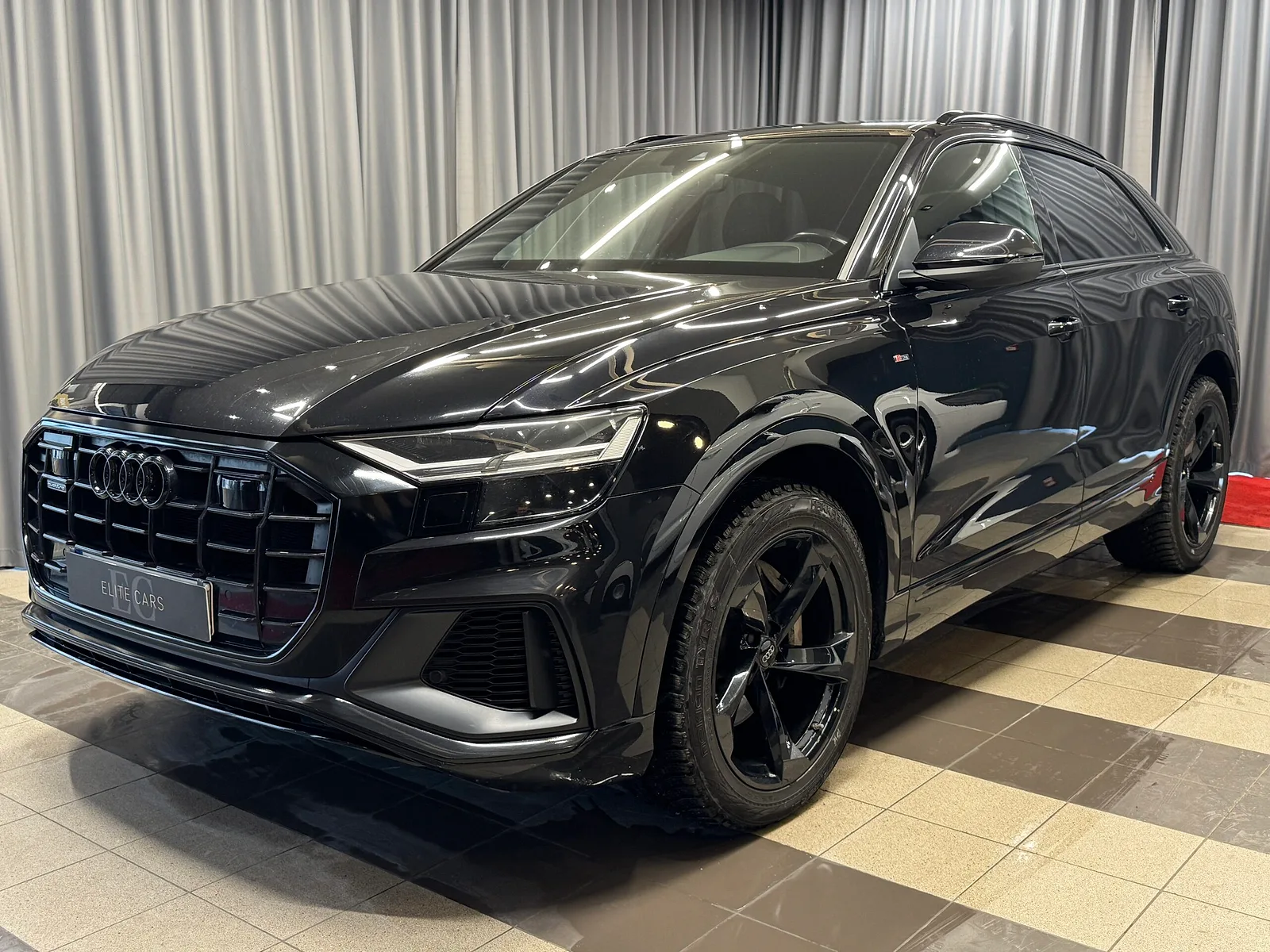 Audi Q8, 2018. gads