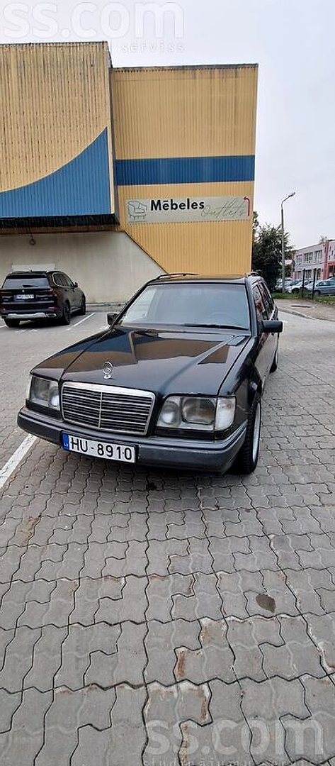 Mercedes-Benz E300 — foto 5