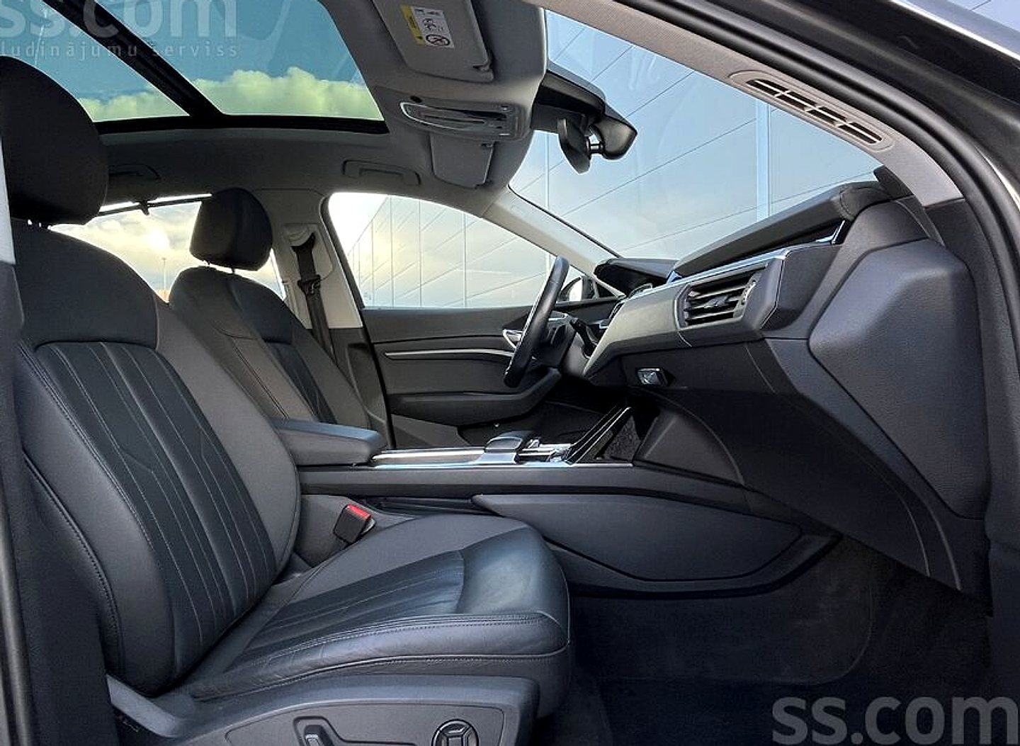 Audi E-tron — foto 6