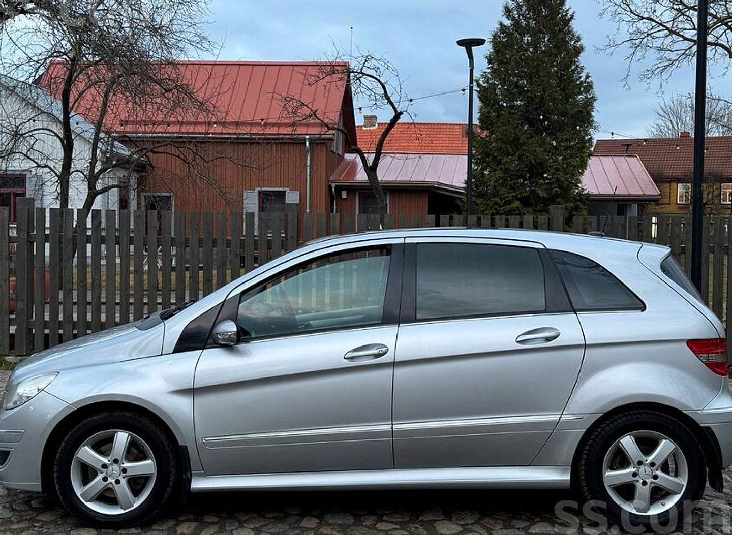 Mercedes-Benz B200 — foto 6