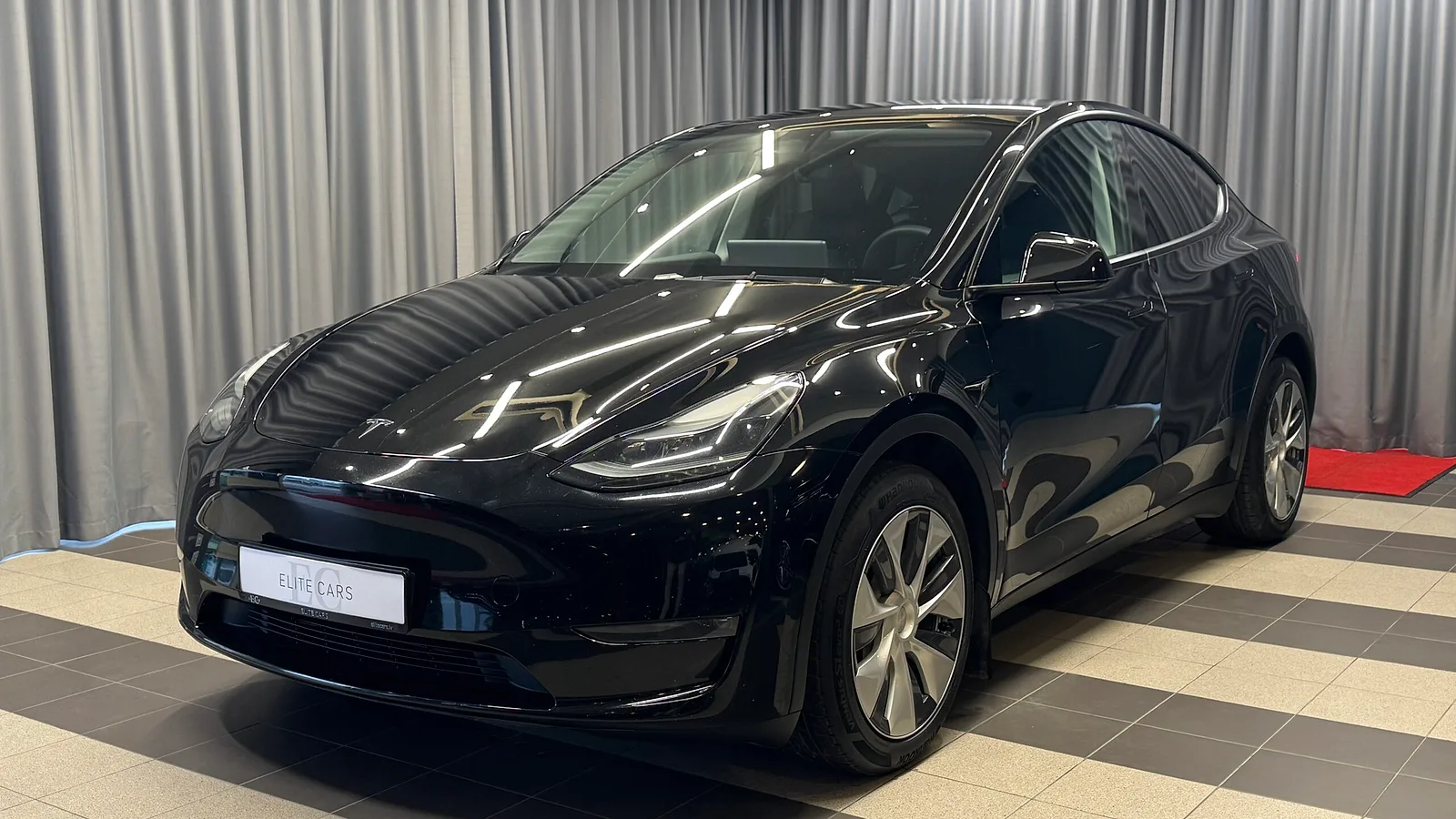 Tesla Model Y, 2023. gads