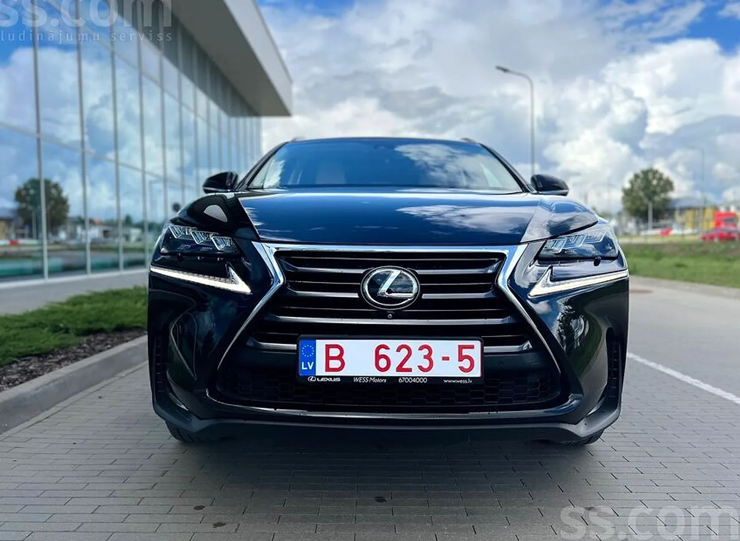 Lexus NX, 2015. gads