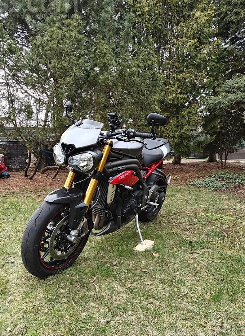 Triumph Speed Triple R, 2016. gads