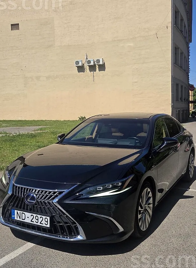 Lexus ES, 2022. gads