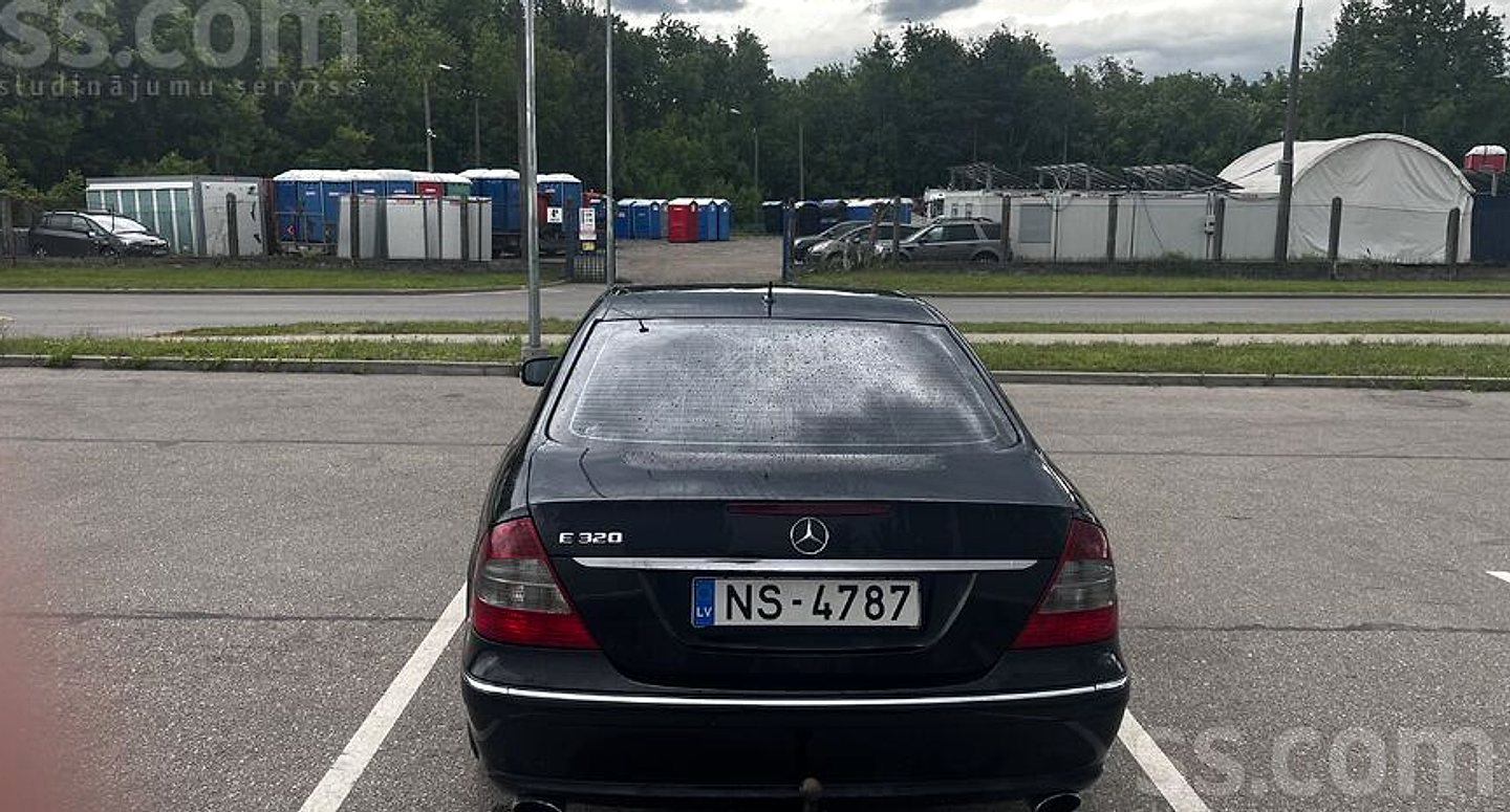 Mercedes-Benz E320 — foto 2